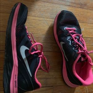 Nike Dual Fusion sneakers